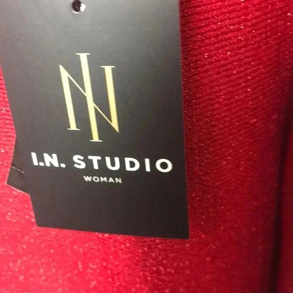 IN STUDIO WO SZ 2X RED METALLIC SWEATER & CHRISTMAS ACCENT NECKLACE - Picture 6 of 11